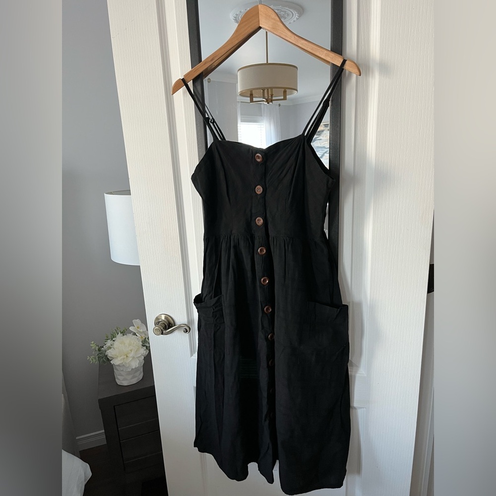 Wildfire dress black with buttons
